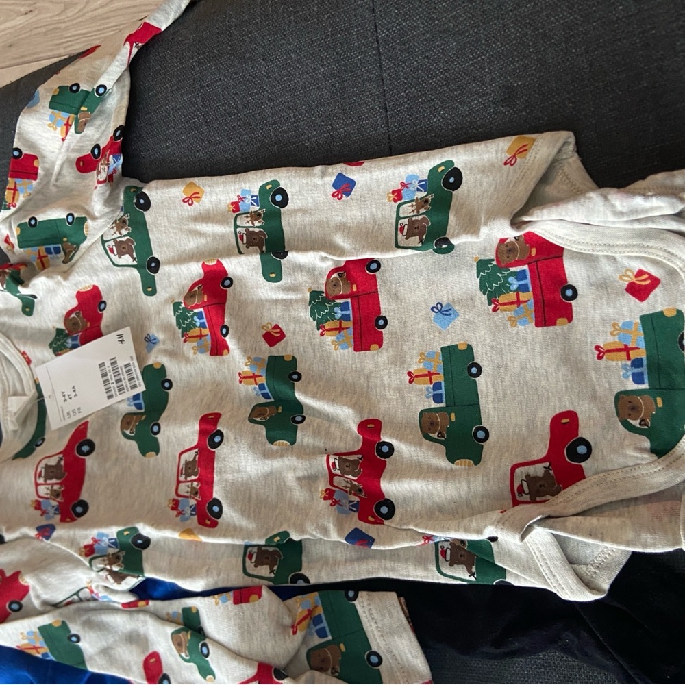 NWT H&M Unisex baby Festive Car Print Baby Onesie size 4T